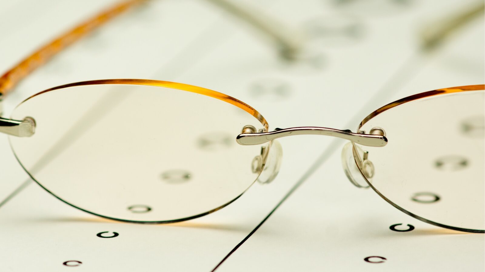 老眼と上手に付き合うセルフケア