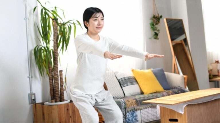 50代のむくみ改善に“ながら運動”｜毎日のスクワット習慣で足が軽くなった話